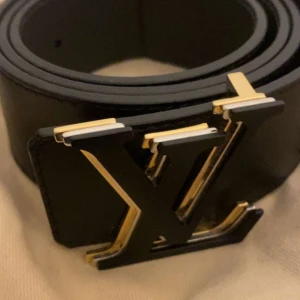 Louis Vuitton optic belt 40mm - Helt ny aldrig använd fått i present helt äkta. 