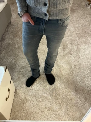 Replay jeans  - Replay Jondrill Jeans | skick 9/10 | Storlek 32/34 | Pris - 499kr | Modellen är ca 181cm lång | Hör av dig vid minsta fråga eller fundering!!