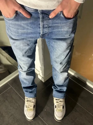 jack & jones jeans - Blå Jack & Jones jeans - Slimfit/Glenn - W32 L32 - Skick 7/10 - Hör av er vid minsta fundering