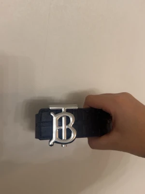 Två sidigt B bälte storlek 115 - Två sidigt B bälte storlek 115