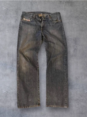 Vintage Straight Bootcut Diesel Jeans - Riktigt feta diesel jeans i riktigt fet passform         Mått: ytterben: 101 innerben: 77 lår: 29 midja: 40 Benöppning: 22