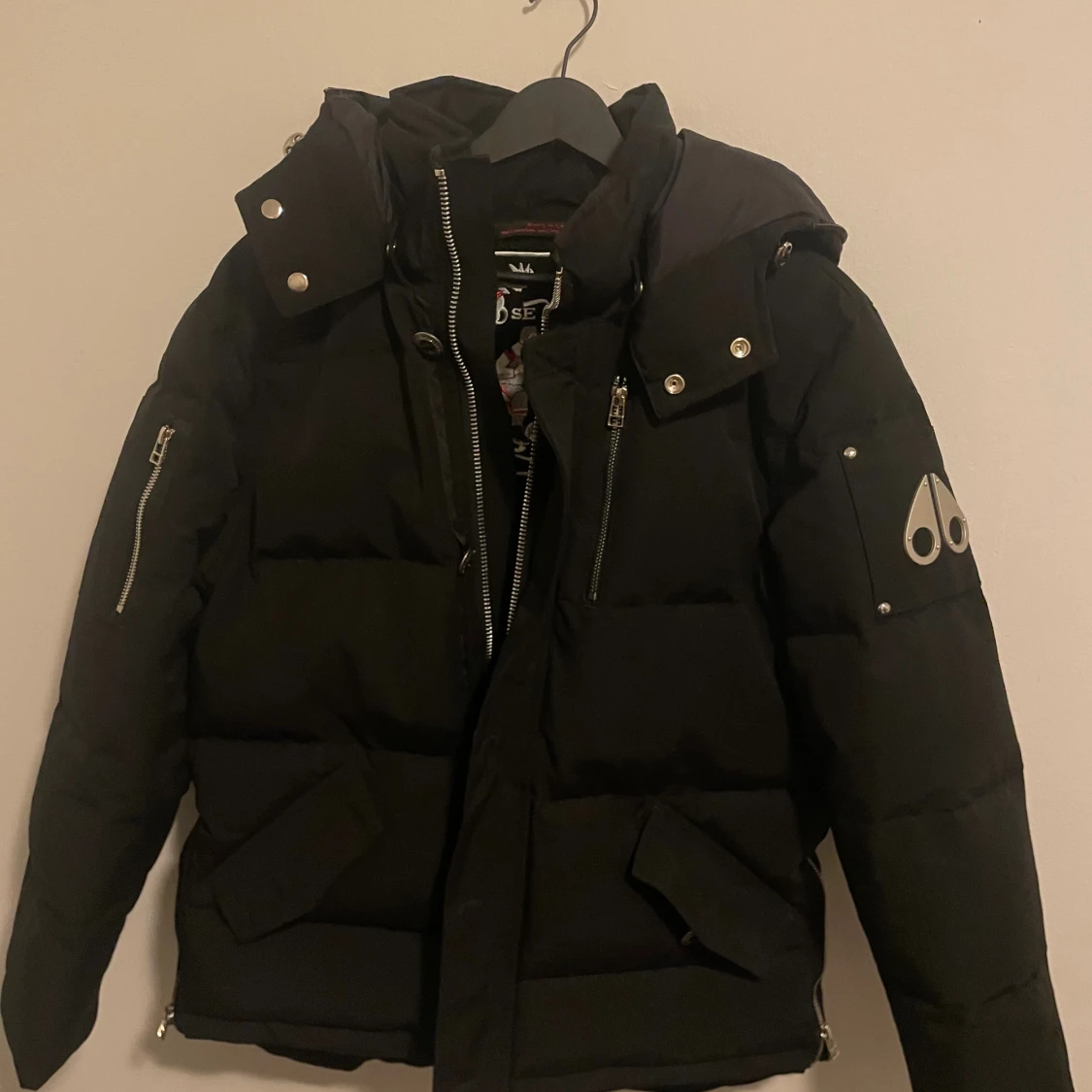 Svart pufferjacka Moose Knuckles