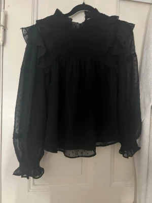 Svart fest topp från Gina🖤 - Svart fest topp fån Gina🖤❤️använd 1 gång 