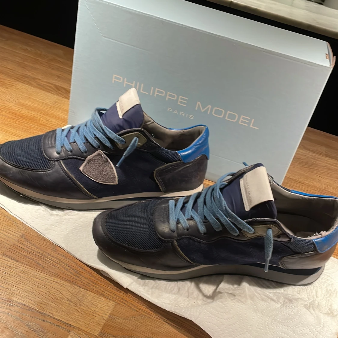 PHILLIP MODEL TRAINERS - 1