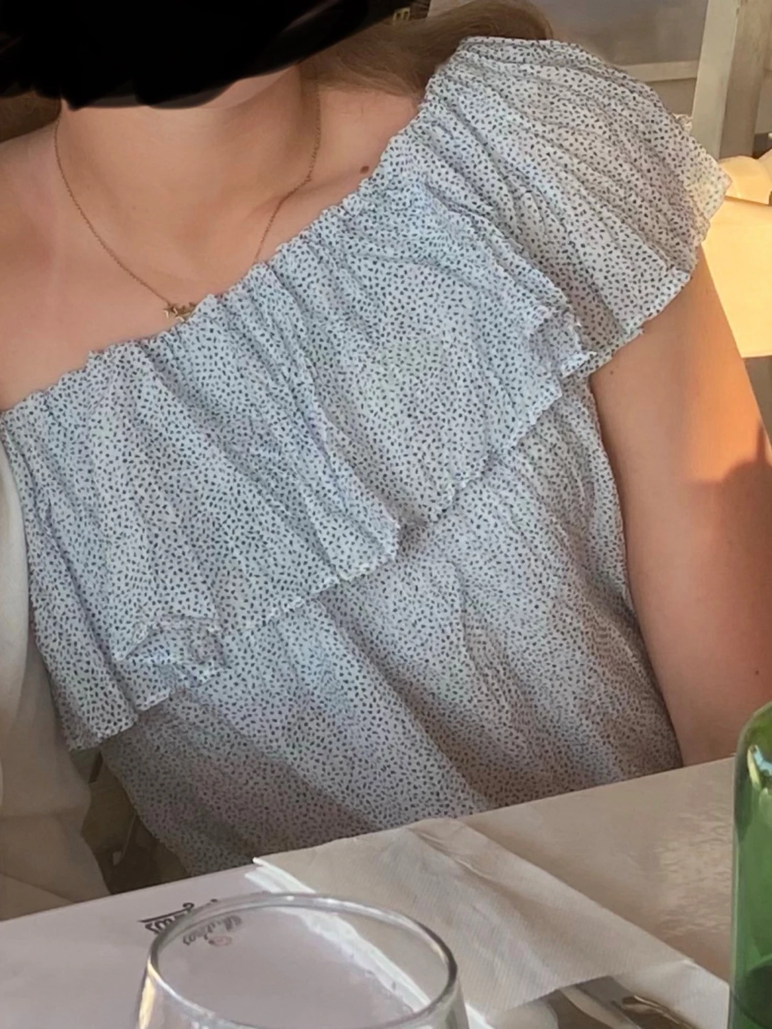 offshoulder prickig topp