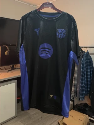 Barcas nya träningströja  - Barcas nya träningströja gott som ny