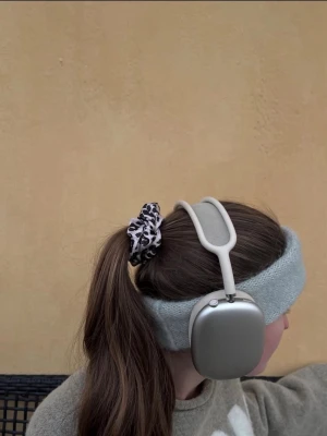 Pannband 07  - Namn: 07 Material: alpacka  Antal: 2 st 299 kr, ink frakt