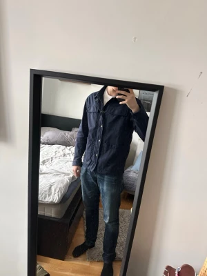 Colmar overshirt - Mörkblå overshirt från colmar, nypris ligger på circa 3000kr. En riktigt skön overshirtjacka🔥, använd några gånger och lapp finns men sitter inte på