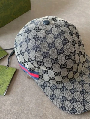 Gucci canvas keps  - Gucci canvans keps  passar perfekt för dripen 