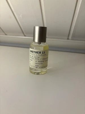 Le Labo Another 13 - Säljer nu splitt på Le Labo Another 13. Storlekarna som finns är 2,3,5 ml men 10 och 30 går även att lösas. Frakt kan lösas privat eller via plick. Priser||149|189|259| Skriv vid minsta lilla fundering🙌