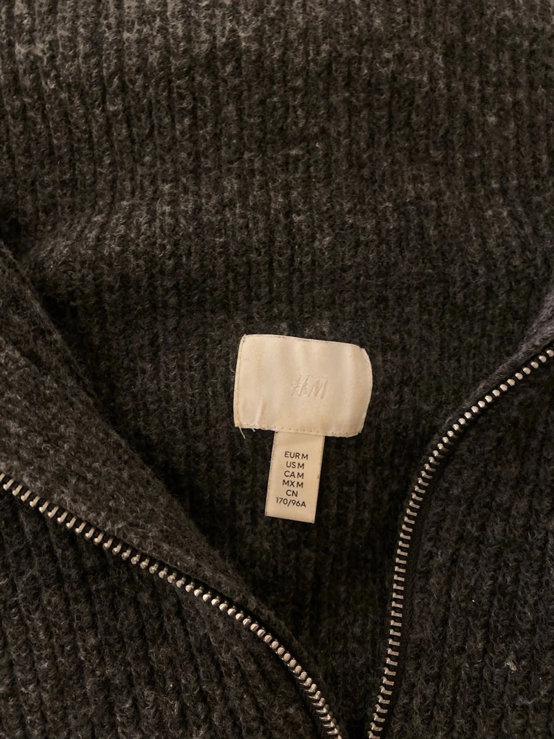 Mörkgrå stickad half zip från H&M - 3