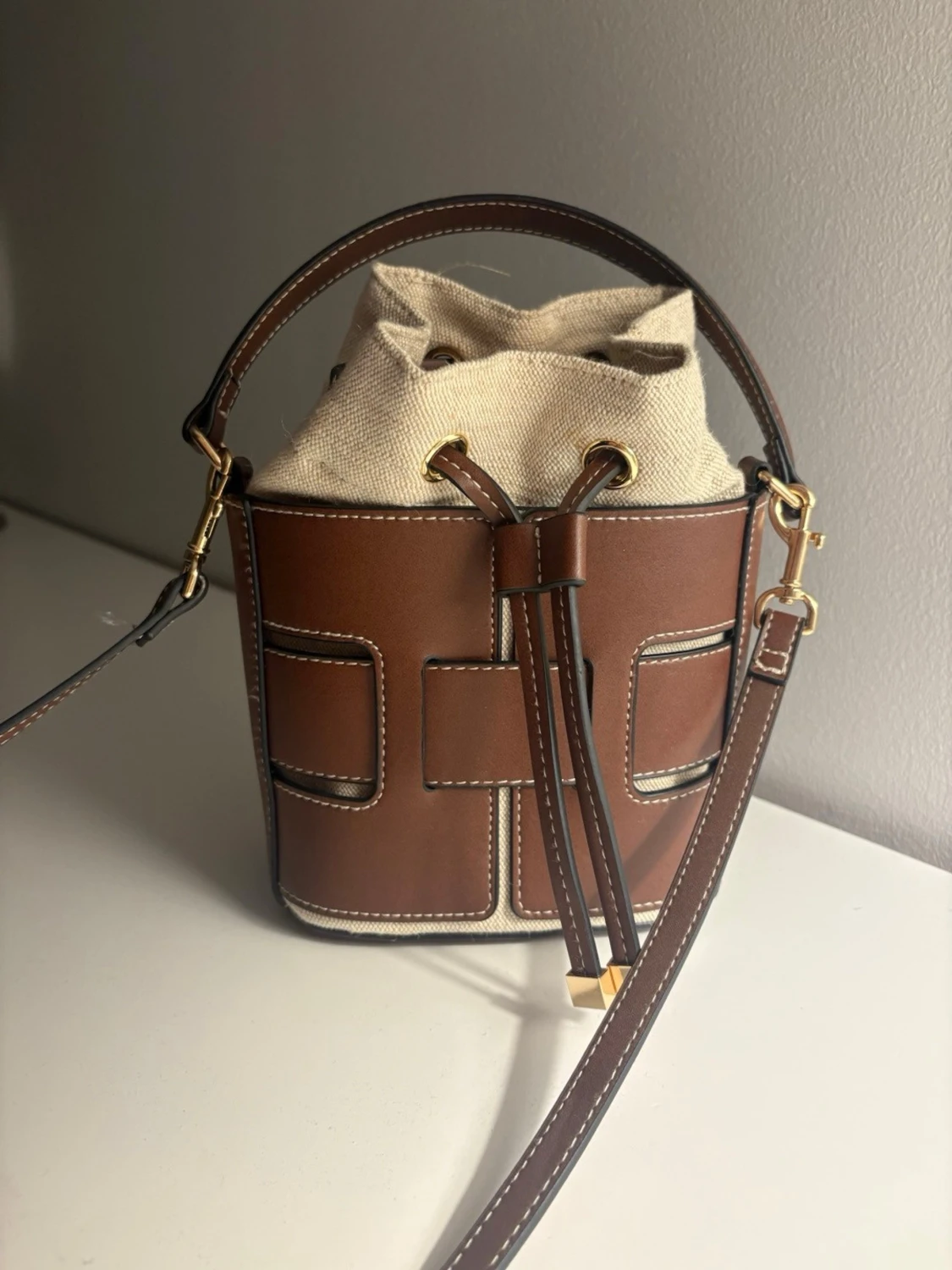 Trendig slutsåld bucket bag från H&M - 1