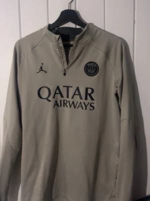 PSG Tröja - Säljer min PSG Tröja i storlek M, produkten är i mycket bra skick 