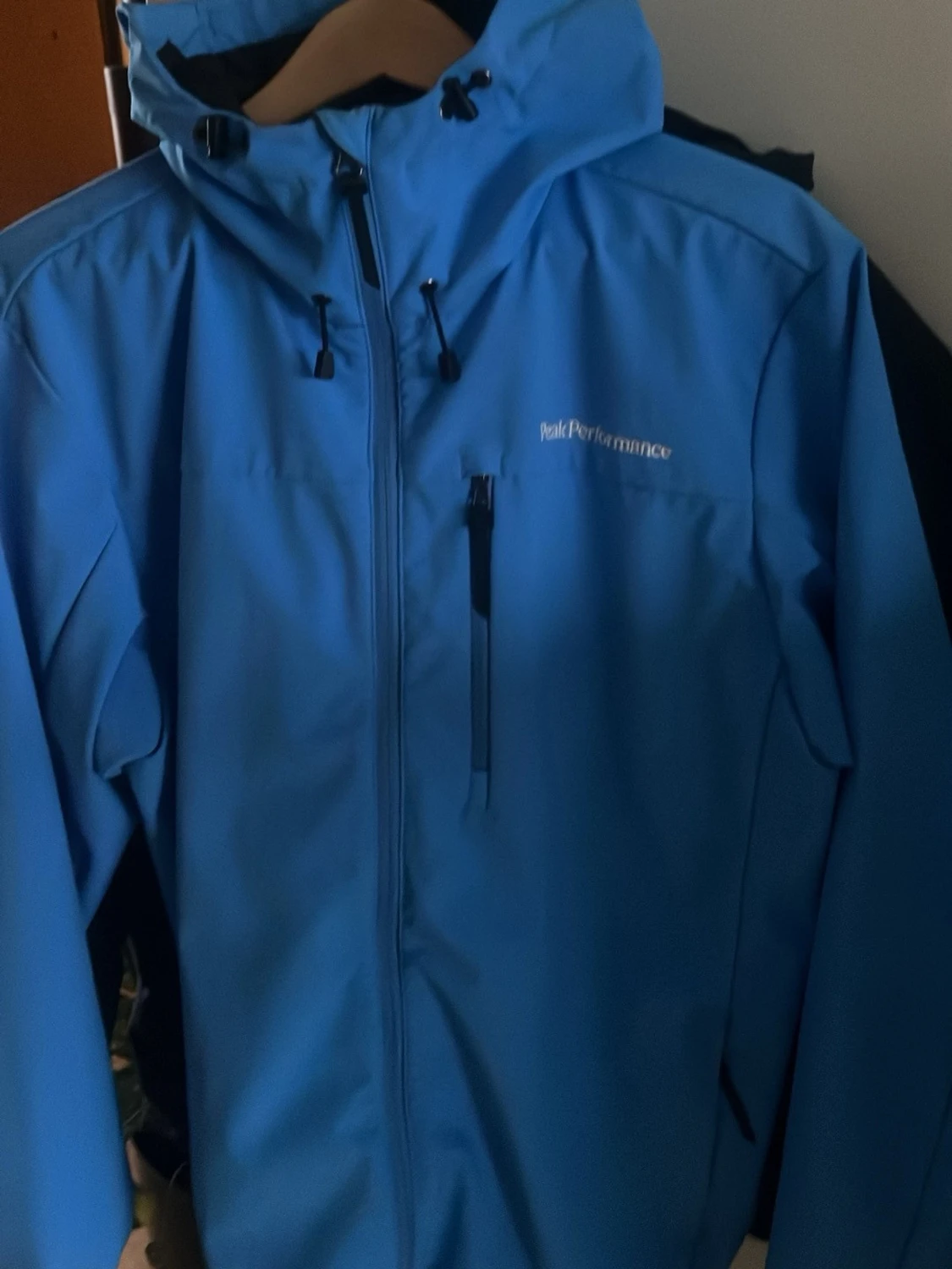 Mörkblå pufferjacka från Lawrence Grey/ peak performance ljus blås storlek L passar både m och s liten i storleken  - 6