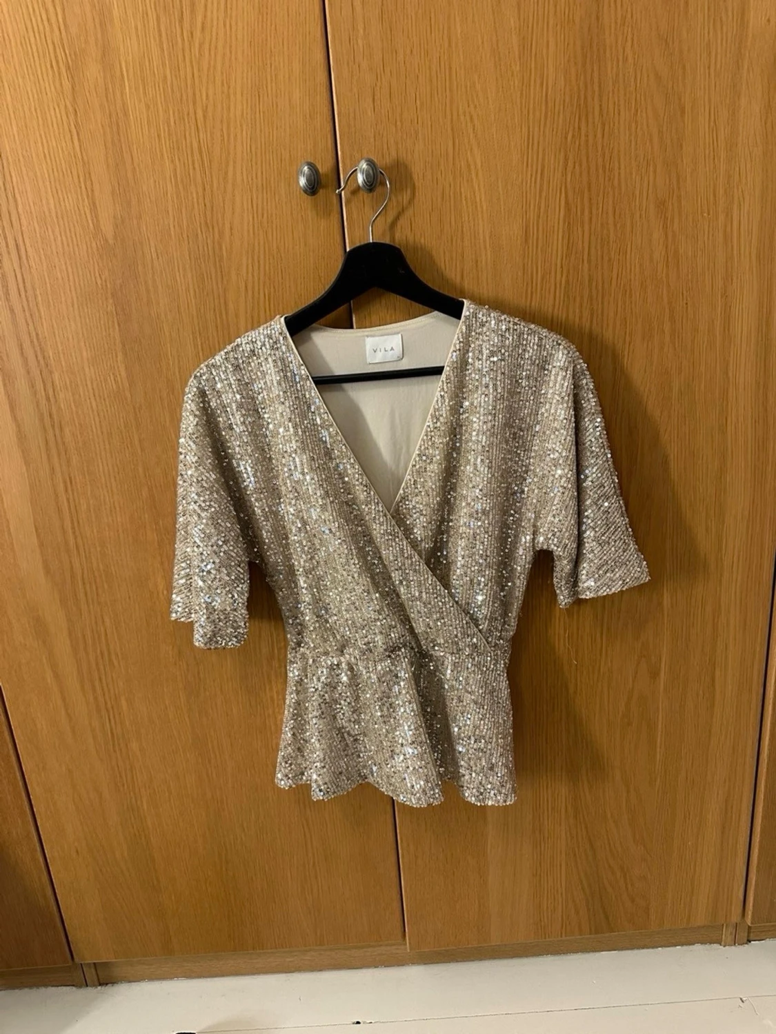 Glittrig tröja från Vila