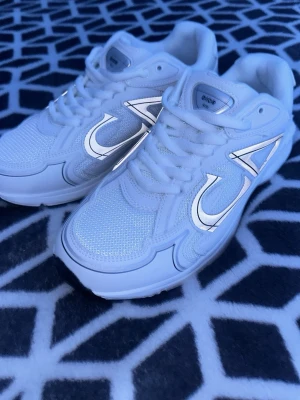 Diorb30 - Helt nya diorb30 storlek 42 