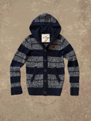 Hollister cardigan - Tjena! Säljer nu denna riktigt snygga Hollister cardigan i storlek M. Cardiganen har inga defekter! Hör av er vid frågor och funderingar🙌