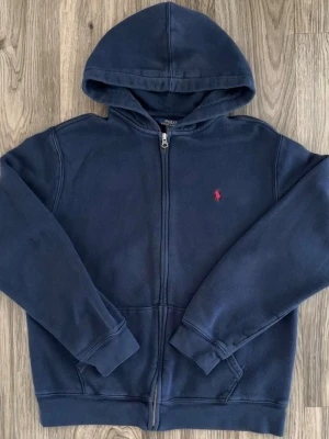 Polo Ralph Lauren zip hoodie  - Väldigt bra skick, pris kan diskuteras!