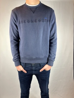 Jacob Cohen  - Jacob Cohen crewneck | pris = 549 kr | Skick 7/10 | Skriv vid fundering 🙌🏼