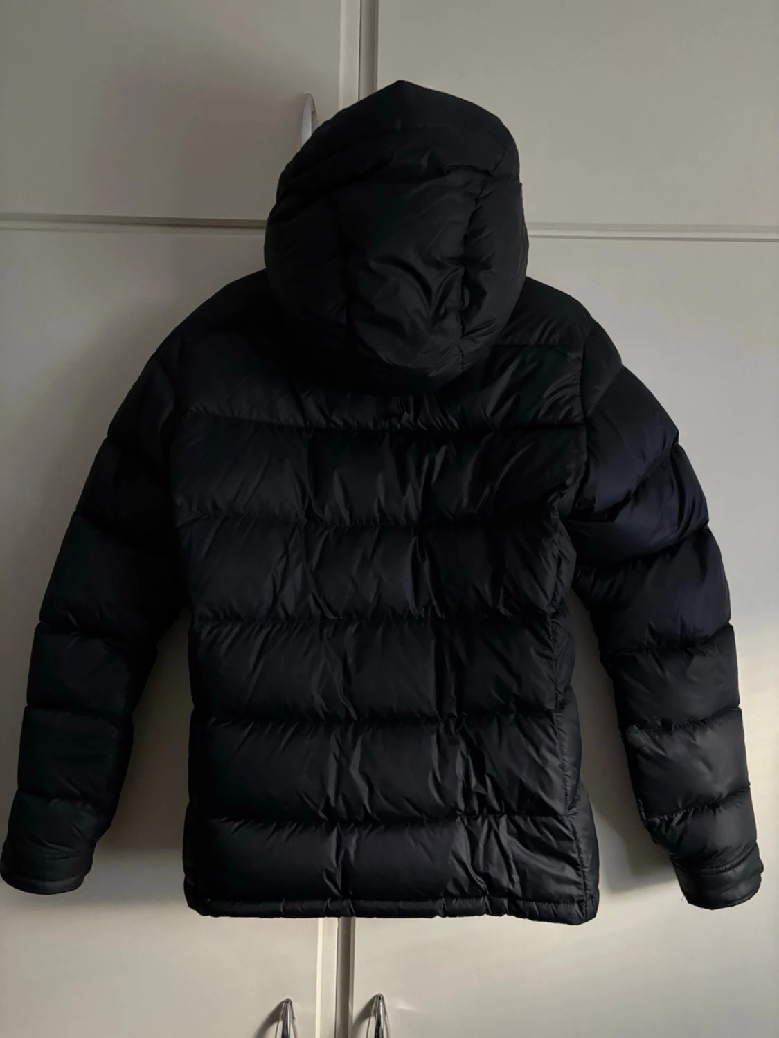 Svart Peak Performance dunjacka - 1