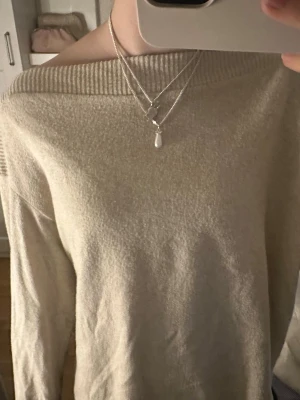 Beige tröja - Beige tröja i storlek S,som inte kommer till andväning