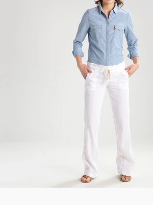 Vita roxy linnebyxor med snörning - Säljer nu mina roxy linnebyxor. Dom virala vita linnebyxor från roxy som är perfekta på sommaren både på lite kallare och varma dagar. Dom är i skönt material och ganska tunna, pris kan diskuteras och fråga om fler bilder önskas! 