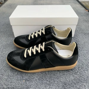 Maison margiela gats svart - Ett par riktigt feta gats i storlek 43, box och dustbag fås med, skickar samma dag!