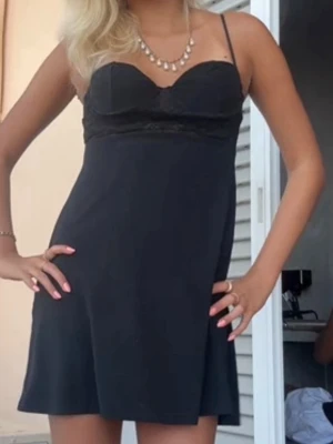 zara klänning - svart zara klänning med spets