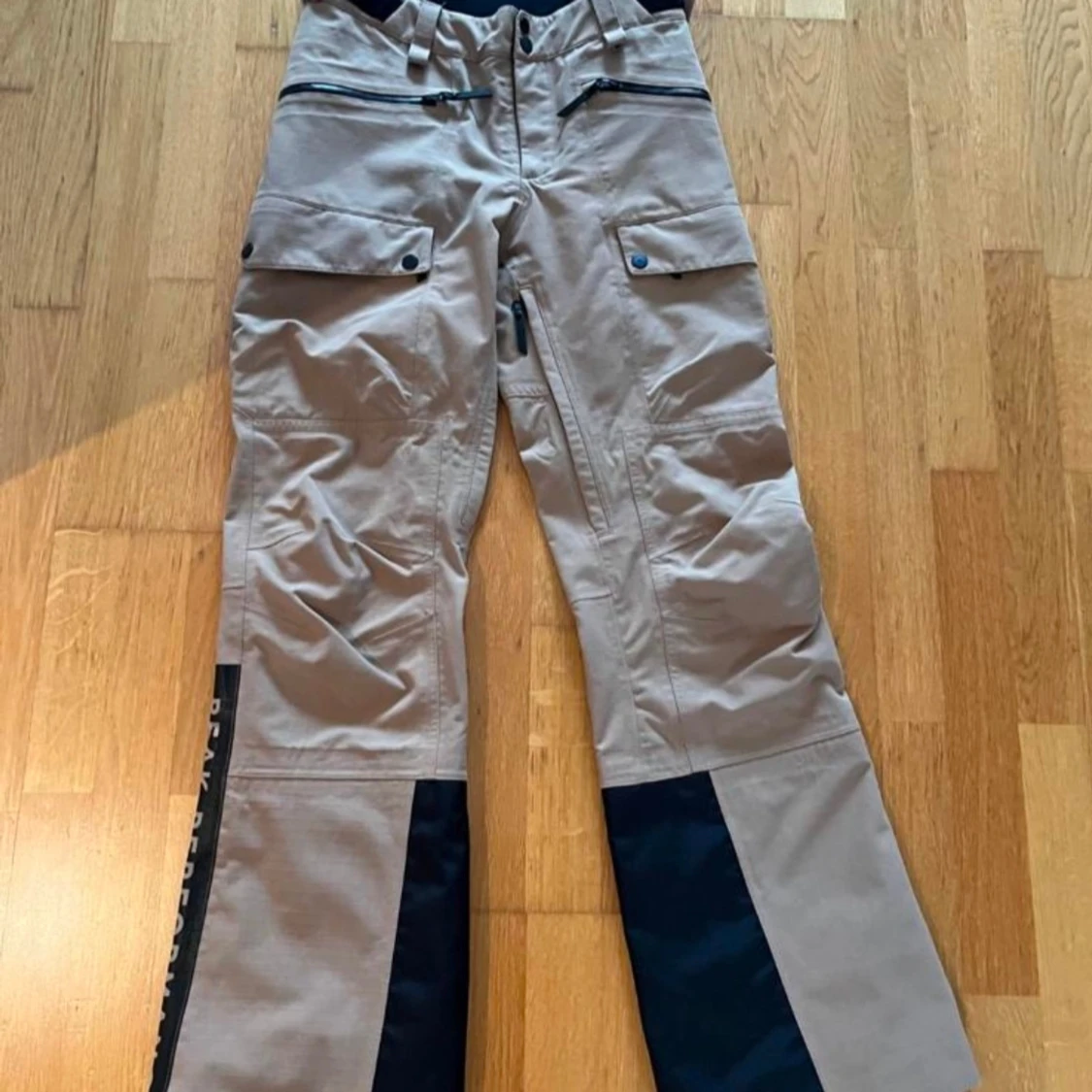 Peak Performance KIRKWOOD skidbyxor beige/svart - 1