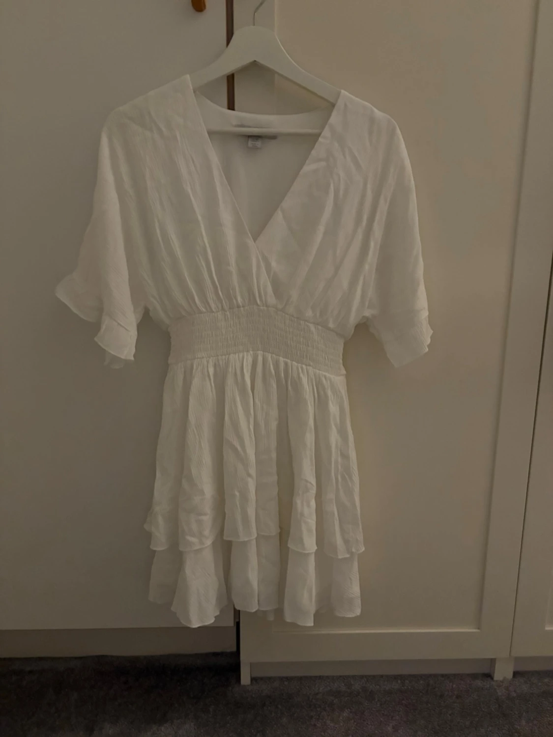 Vit kortklänning från Amisu