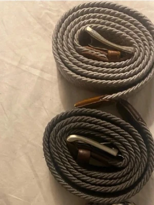 Snygga bälten! - Snygga bälten som passar till vardagen så som fest! Kan alltid skicka fler bilder vid behov. Pris går att diskutera.