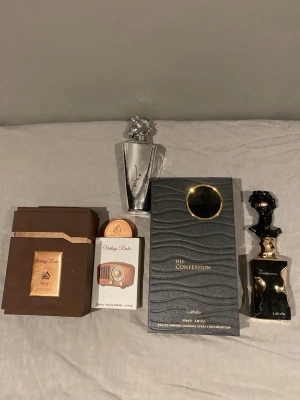 3 Lattafa parfymer 100ml - Säljer tre Lattafa parfymer: Vintage Radio, His Confession och Maahir Legacy, alla tre är 100 ml och sprejat jätte jätte lite av varje så dom är nästan helt fulla.