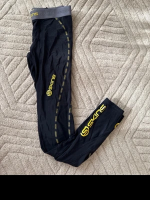 Skins träningsleggings - Really good quality size small men passar medium also
