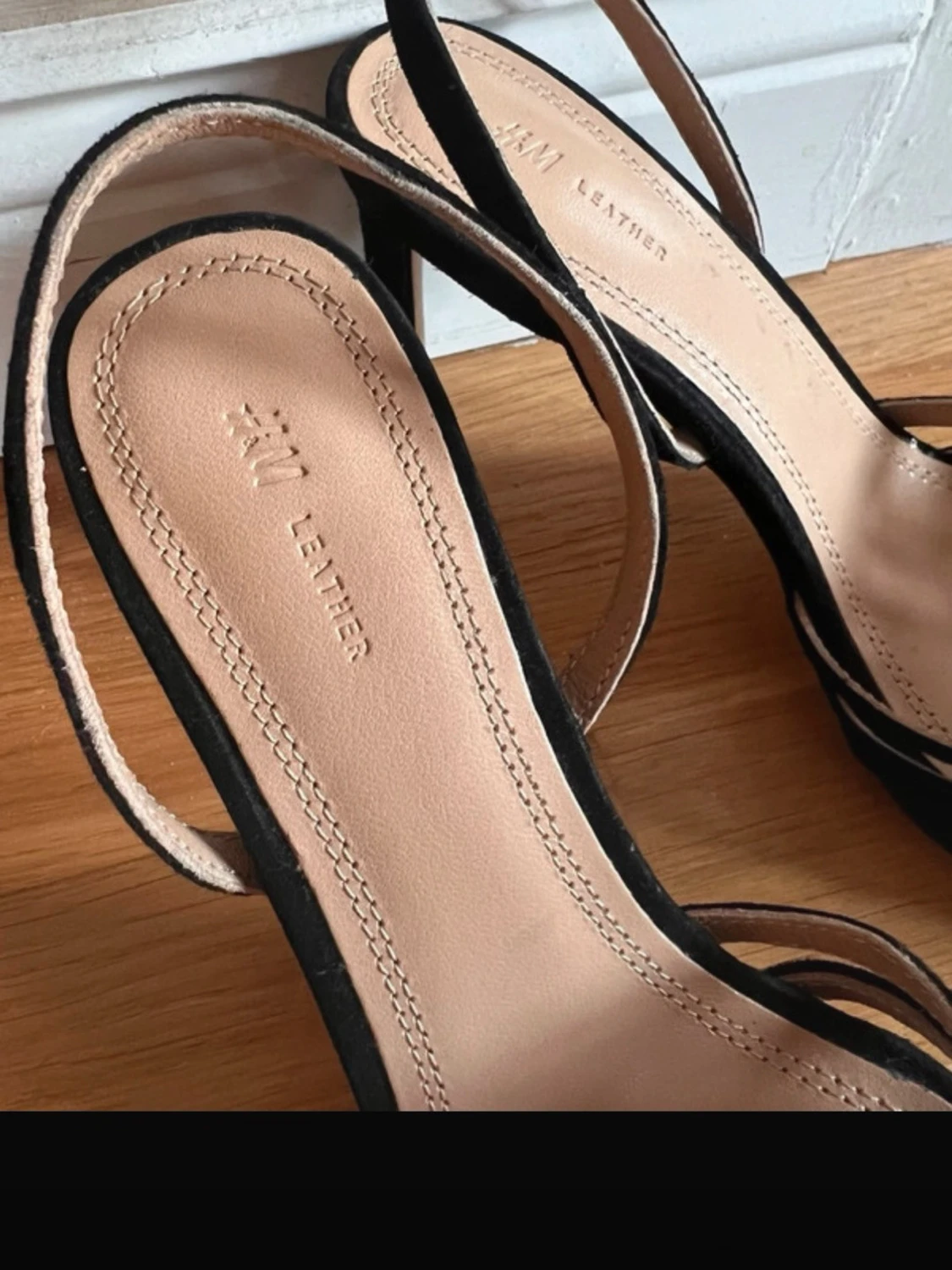 Svarta pumps i mocka från H&M - 2