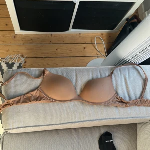 Beige gioia bh från intimissm - i klippt bort lappen men det är storlek 75B