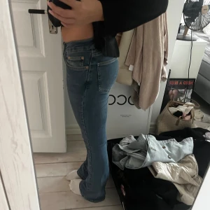 Blå jeans från Gina🤍 - Så snygga och sköna jeans från Gina! Knappast använda, inga tecken på användning! 😍😍😍