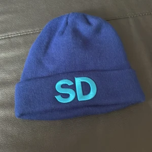SD mössa (socialdemokraterna) - Sveriges stolthet på en mössa. Sälja för 300 och aldrig använd