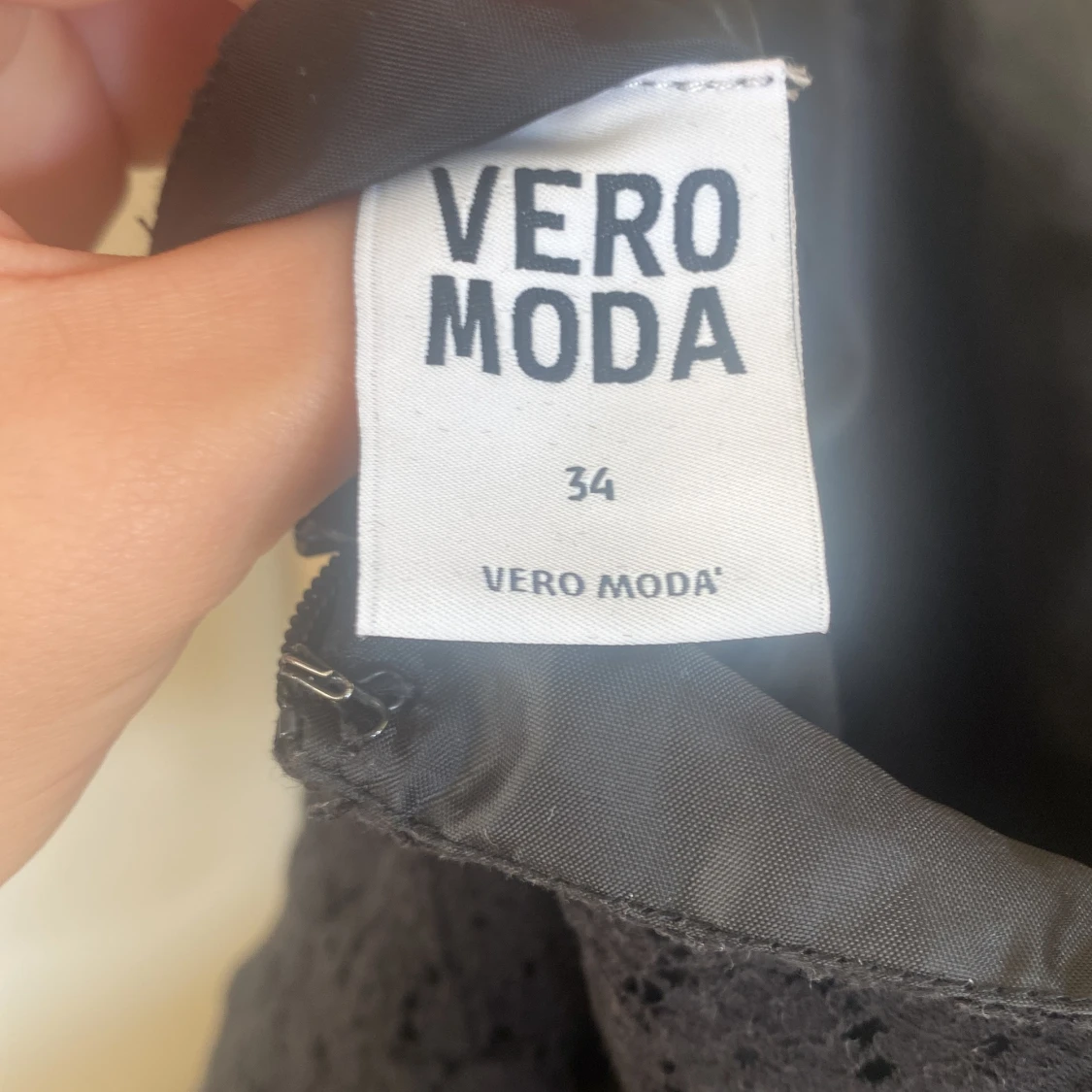 Svart spetslinne från Vero Moda - 2