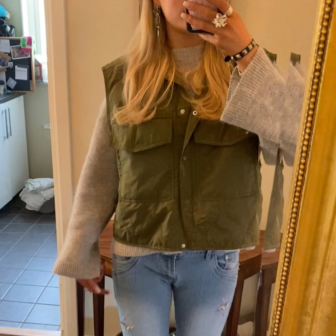 Olivgrön dunväst med fickor