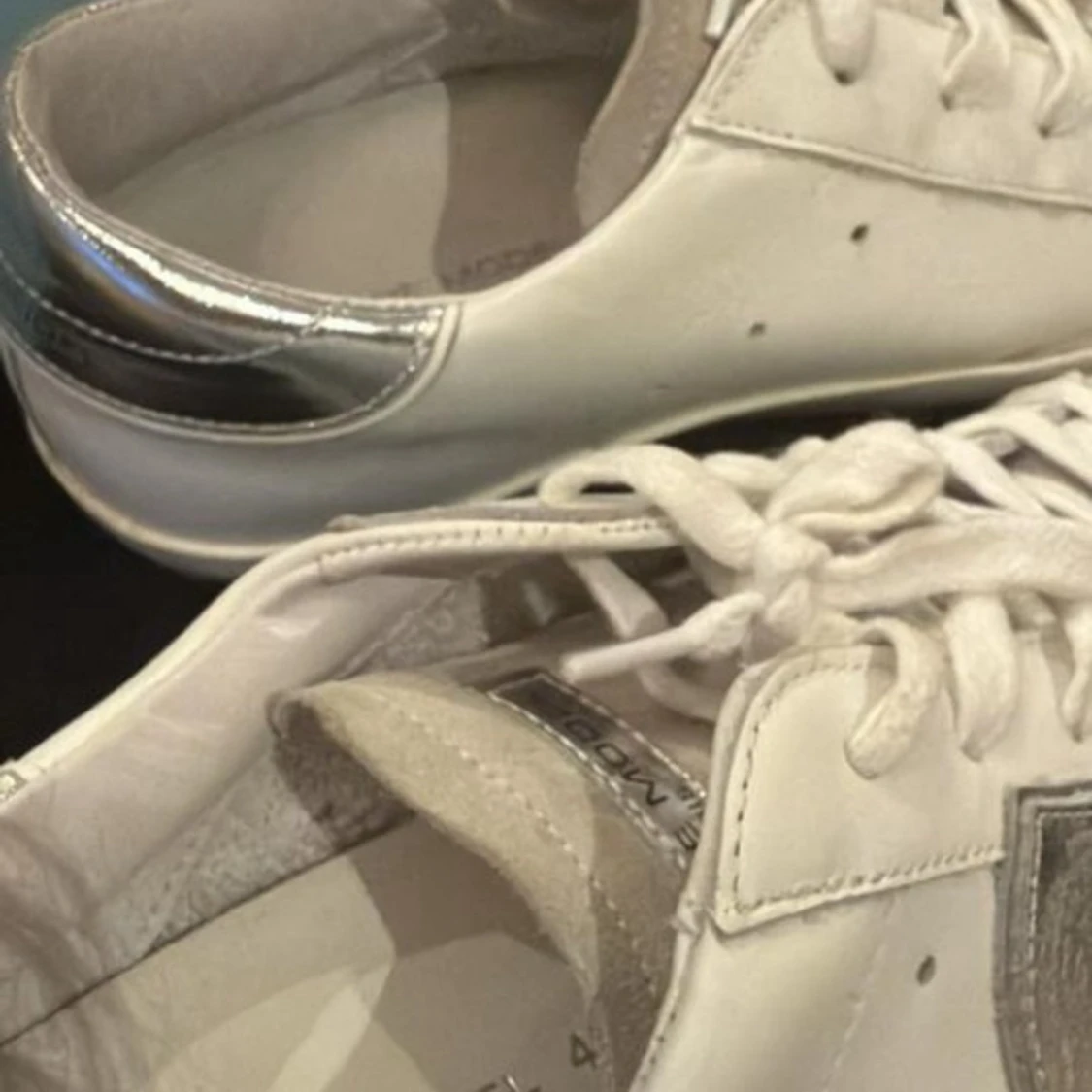 Philippe Model vita sneakers med silverdetaljer - 3