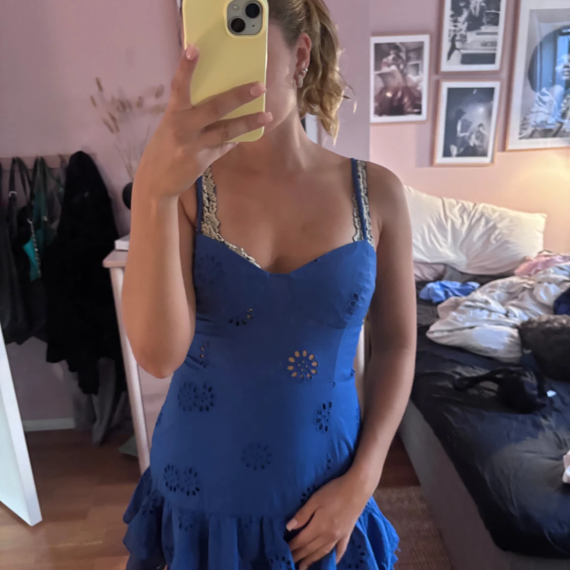 Blå kortklänning med spets och volang från Zara  - 3