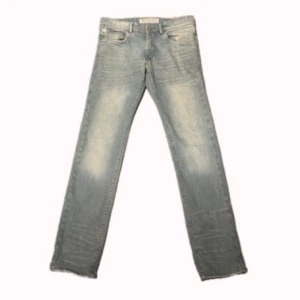 Esprit jeans - Esprit slim jeans, jätte snygg färg och tvätt och är i suveränt skick! Hör av dig vid frågor eller funderingarn, priset kan alltid diskuteras!