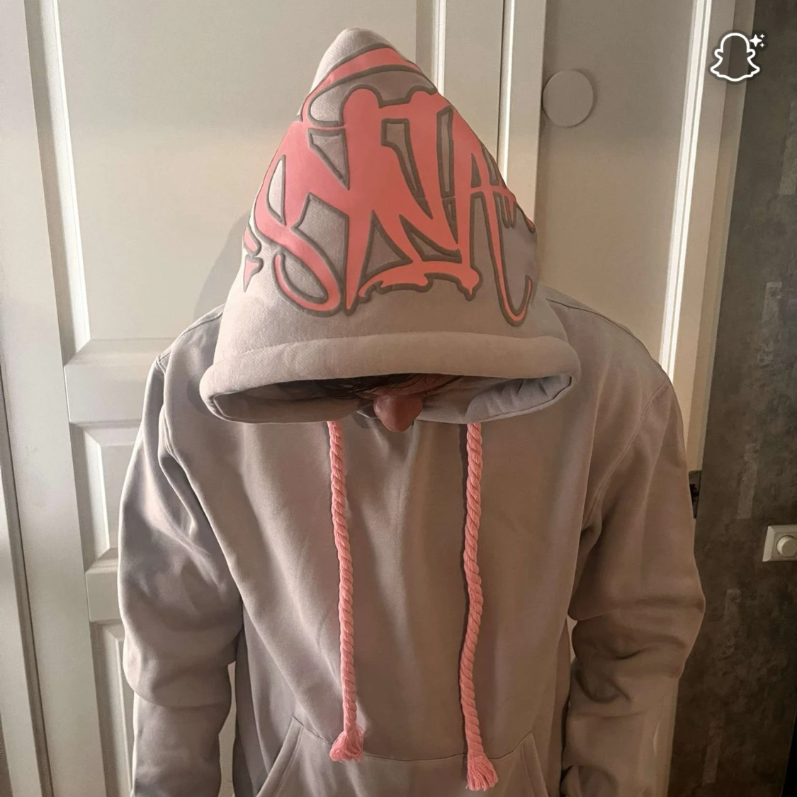 Ljusgrå hoodie från Sina world  - 1