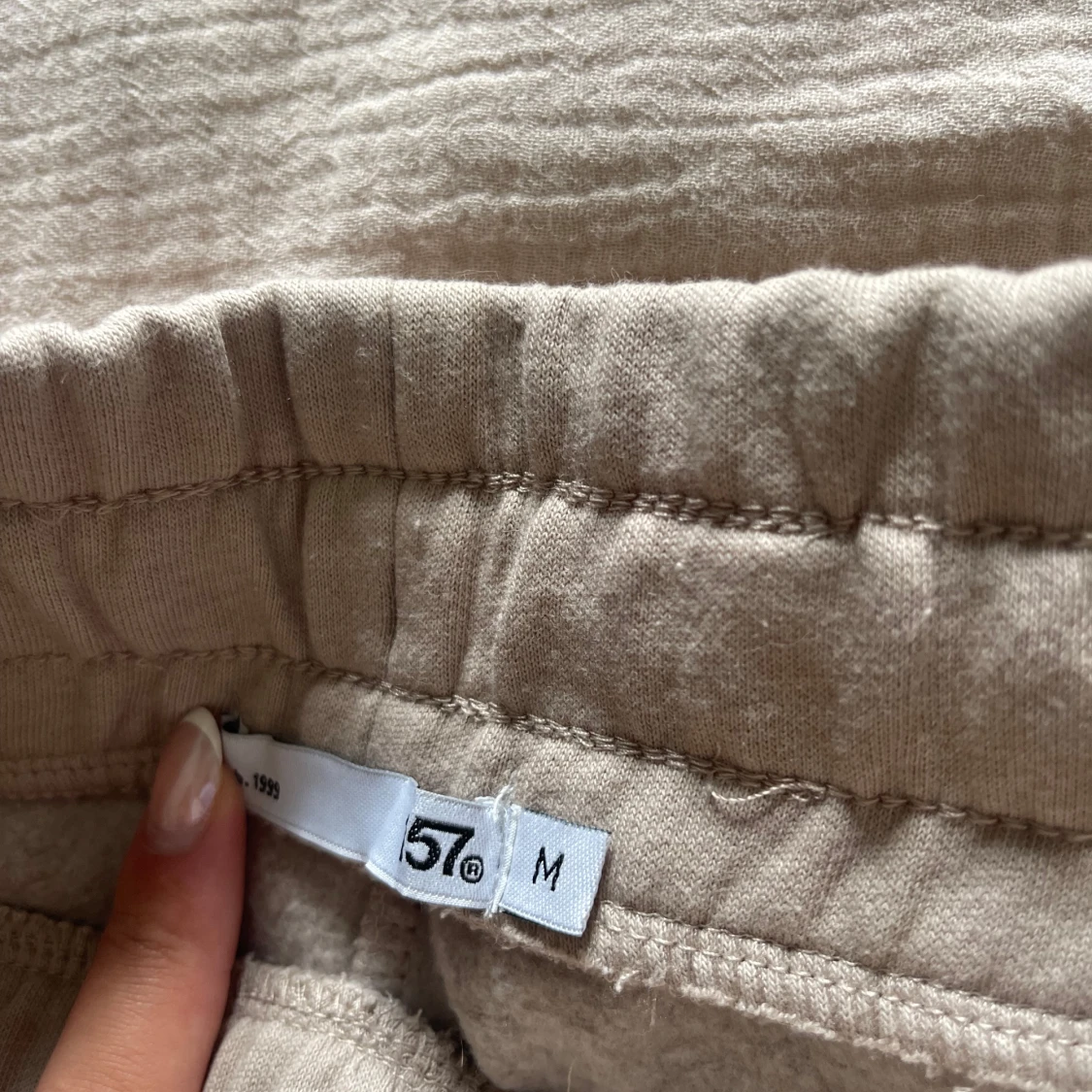 Beige mjukisbyxor från 57, storlek M - 2