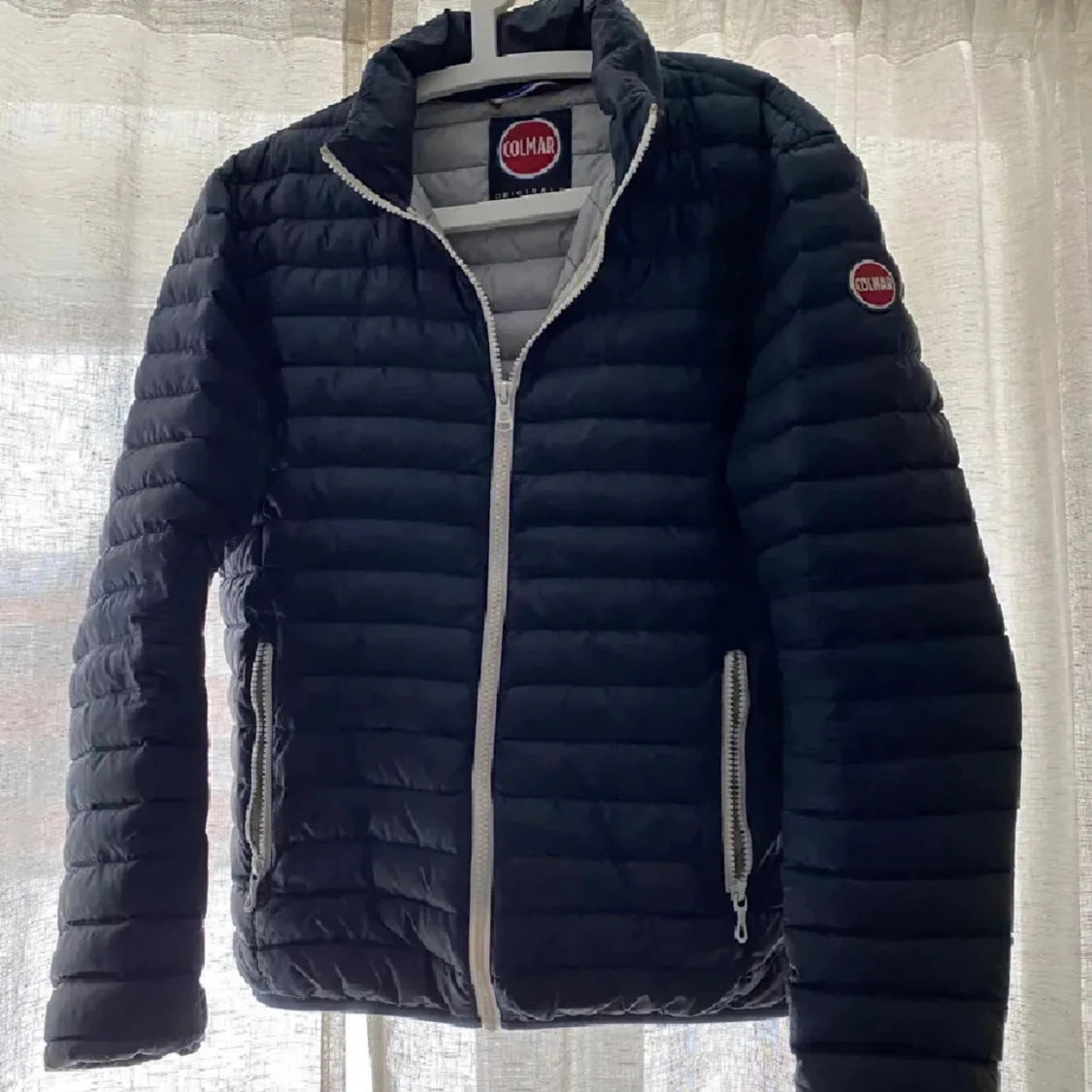 Svart pufferjacka från Colmar