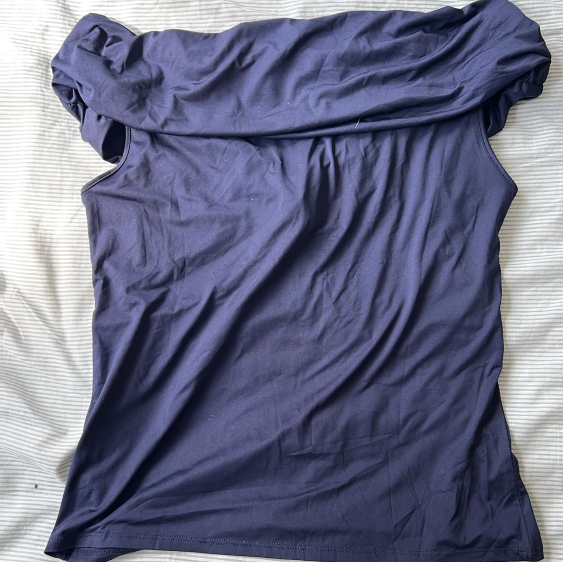 Mörkblå off shoulder topp från H&M - 1