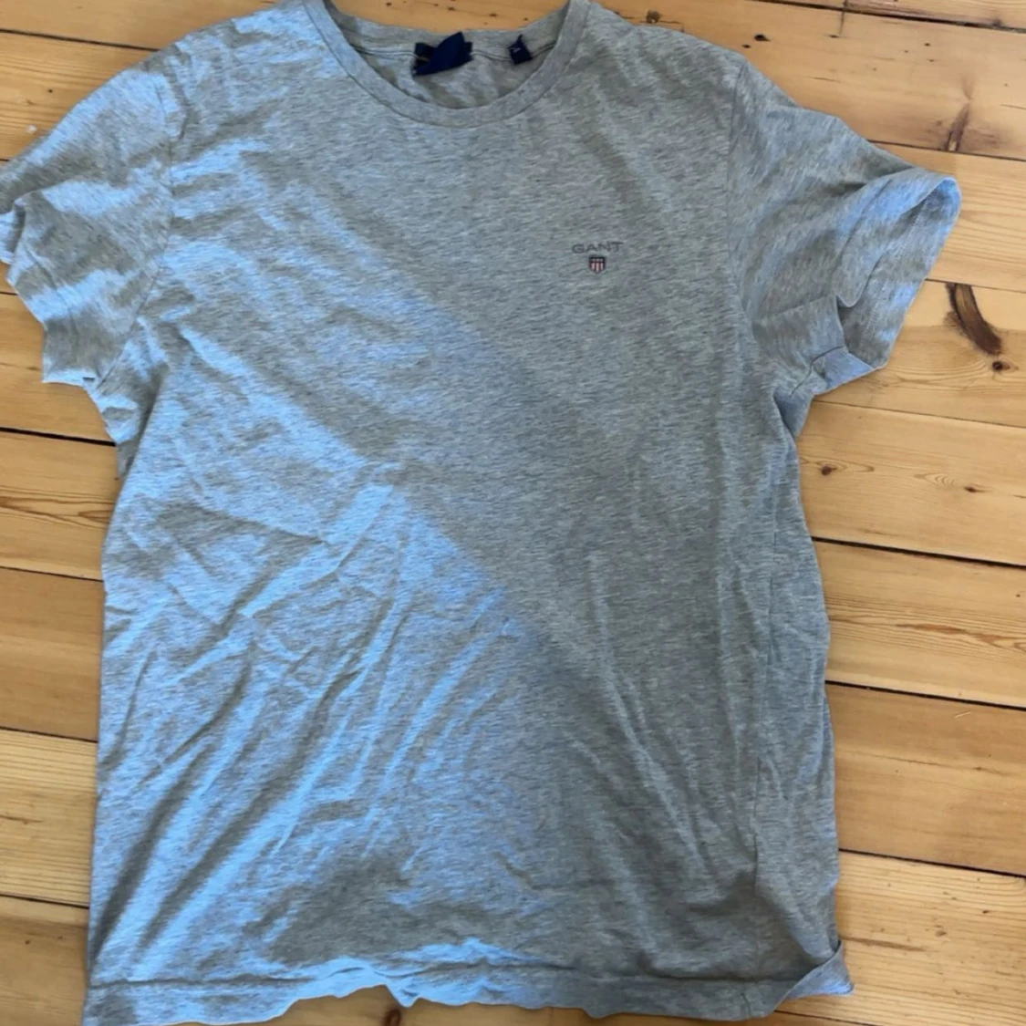 Grå t-shirt från GANT i bomull - 1