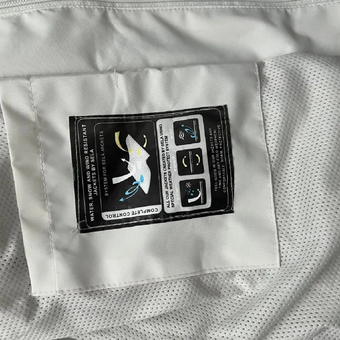 Vit vindjacka från Under Armour - 1