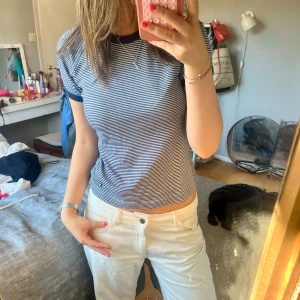 Randig t-shirt! - Snygg kortärmad t-shirt från Bonds! Jättebra skick! Tryck ej på köp nu utan kontakta vid intresse!💗💗