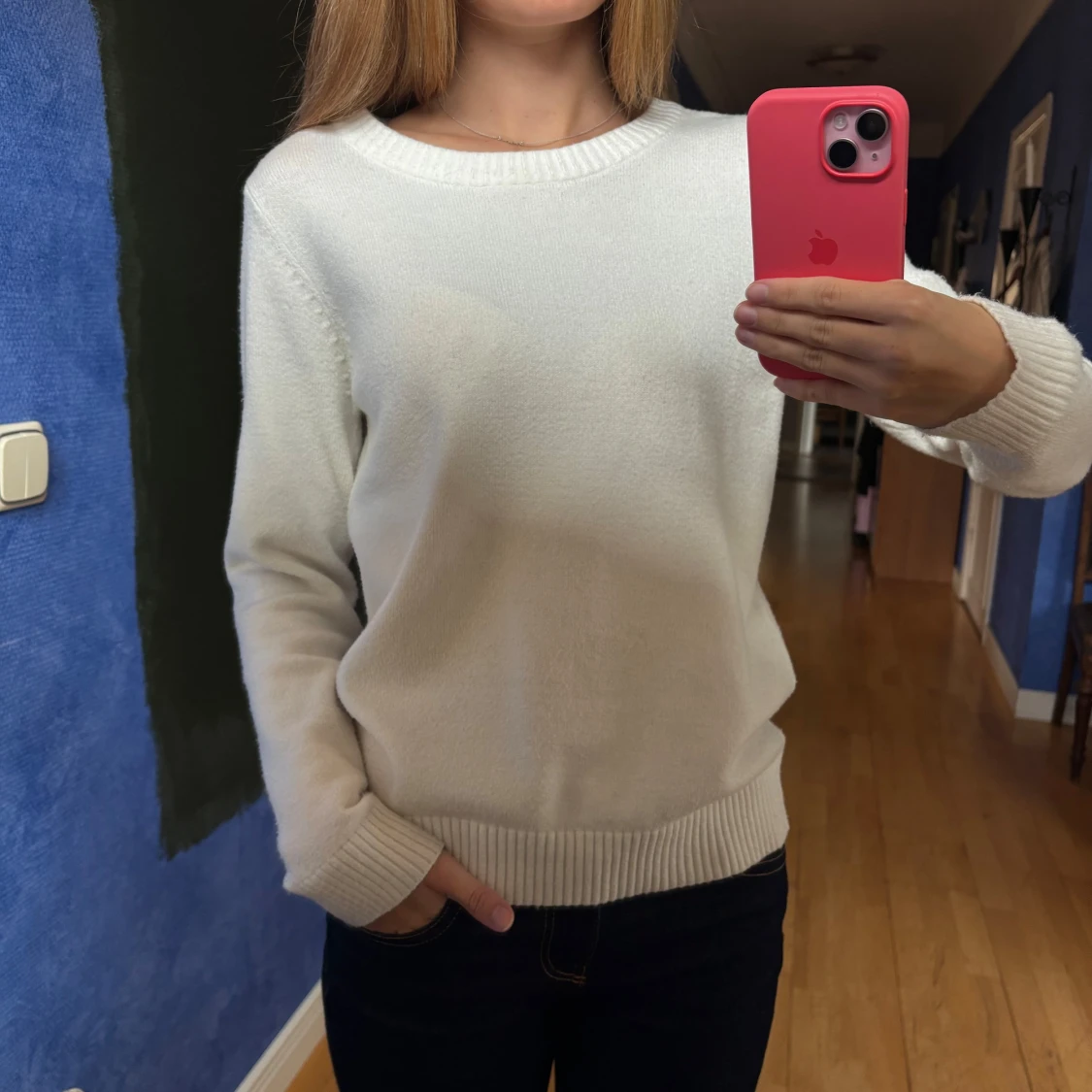 Vit stickad tröja med rund hals - 1